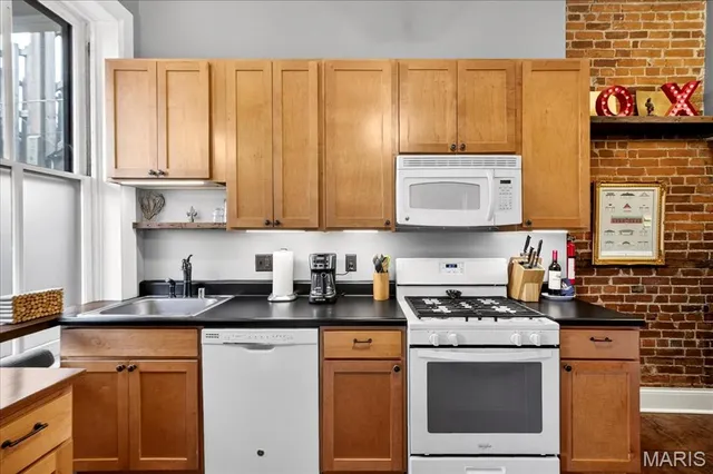 $1,900 | 1010 Allen Avenue, Unit 1F, St. Louis, MO 63104