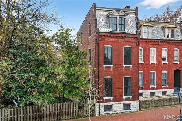 $1,400 | 1010 Allen Avenue, Unit 1F, St. Louis, MO 63104