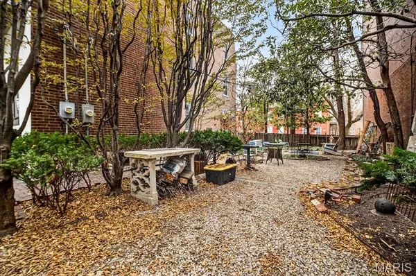 $1,400 | 1010 Allen Avenue, Unit 1F, St. Louis, MO 63104