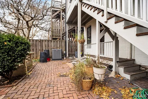 $1,400 | 1010 Allen Avenue, Unit 1F, St. Louis, MO 63104