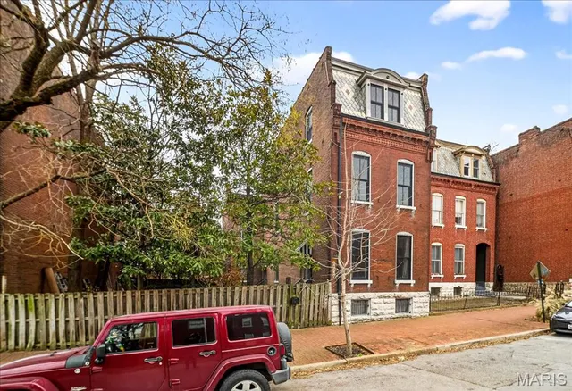 $1,900 | 1010 Allen Avenue, St. Louis, MO 63104