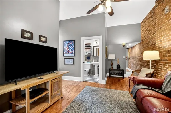 $1,400 | 1010 Allen Avenue, Unit 1F, St. Louis, MO 63104