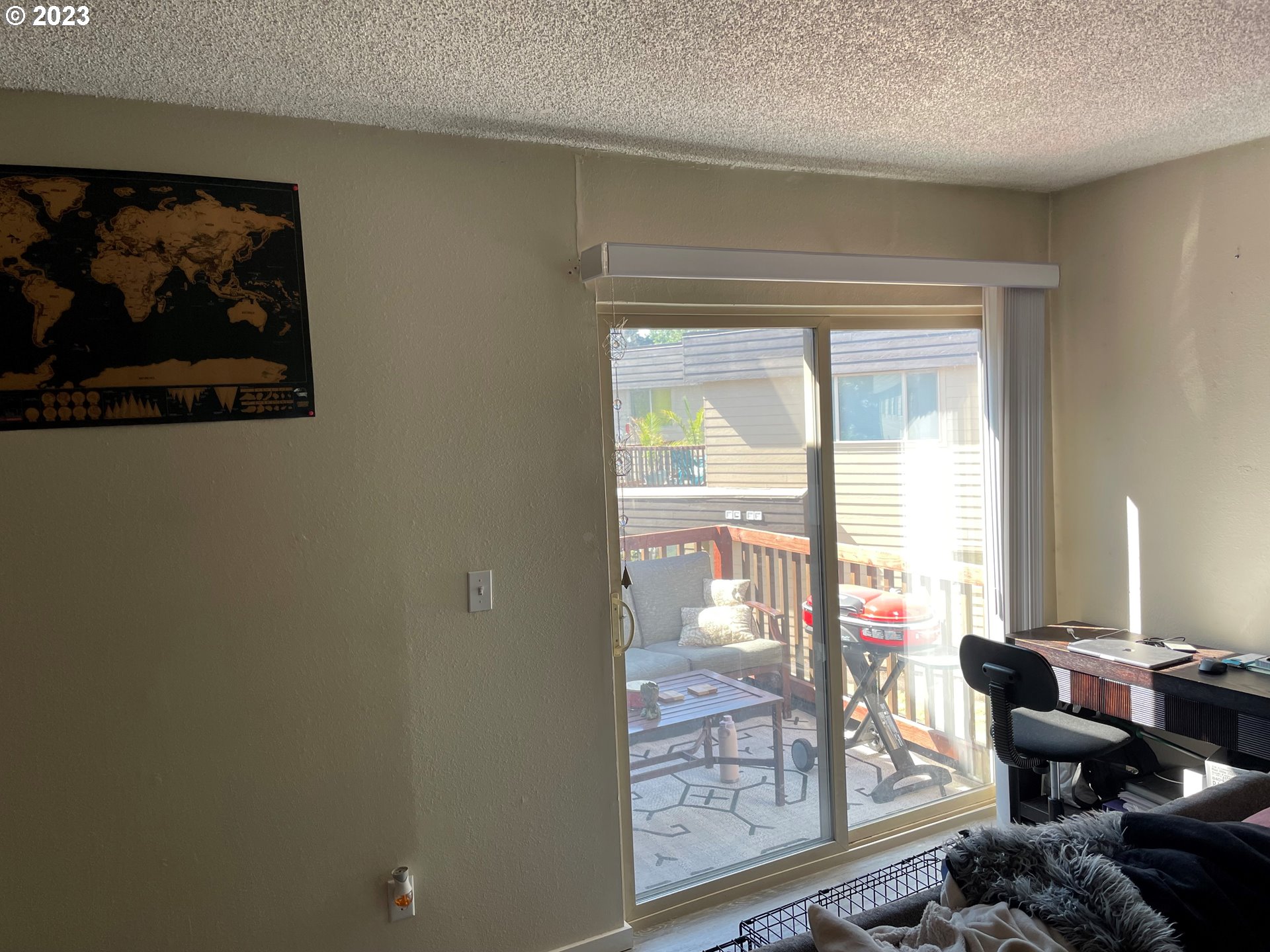 2727 Gateway Street, Unit 38 Springfield, OR 97477 - Photo 6 of 14 a living room with furniture