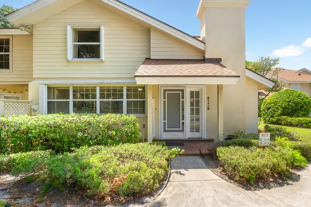 $2,800 | 8111 Northboro Court, Unit 11B, Lake Clarke Shores, FL 33406