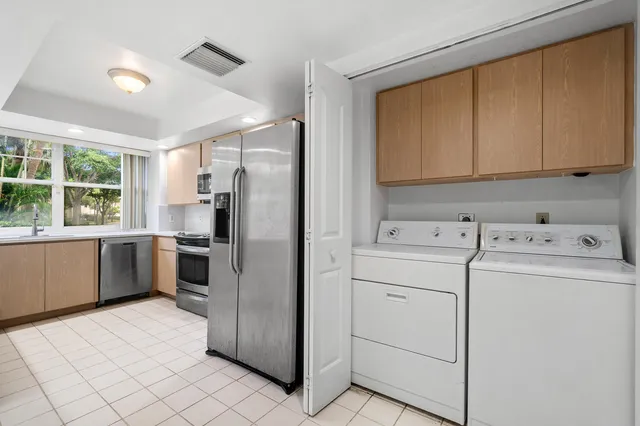 $2,800 | 8111 Northboro Court, Unit 11B, Lake Clarke Shores, FL 33406