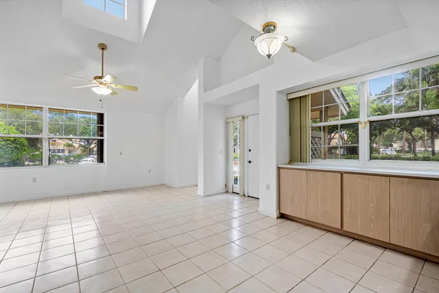 $2,800 | 8111 Northboro Court, Unit 11B, Lake Clarke Shores, FL 33406