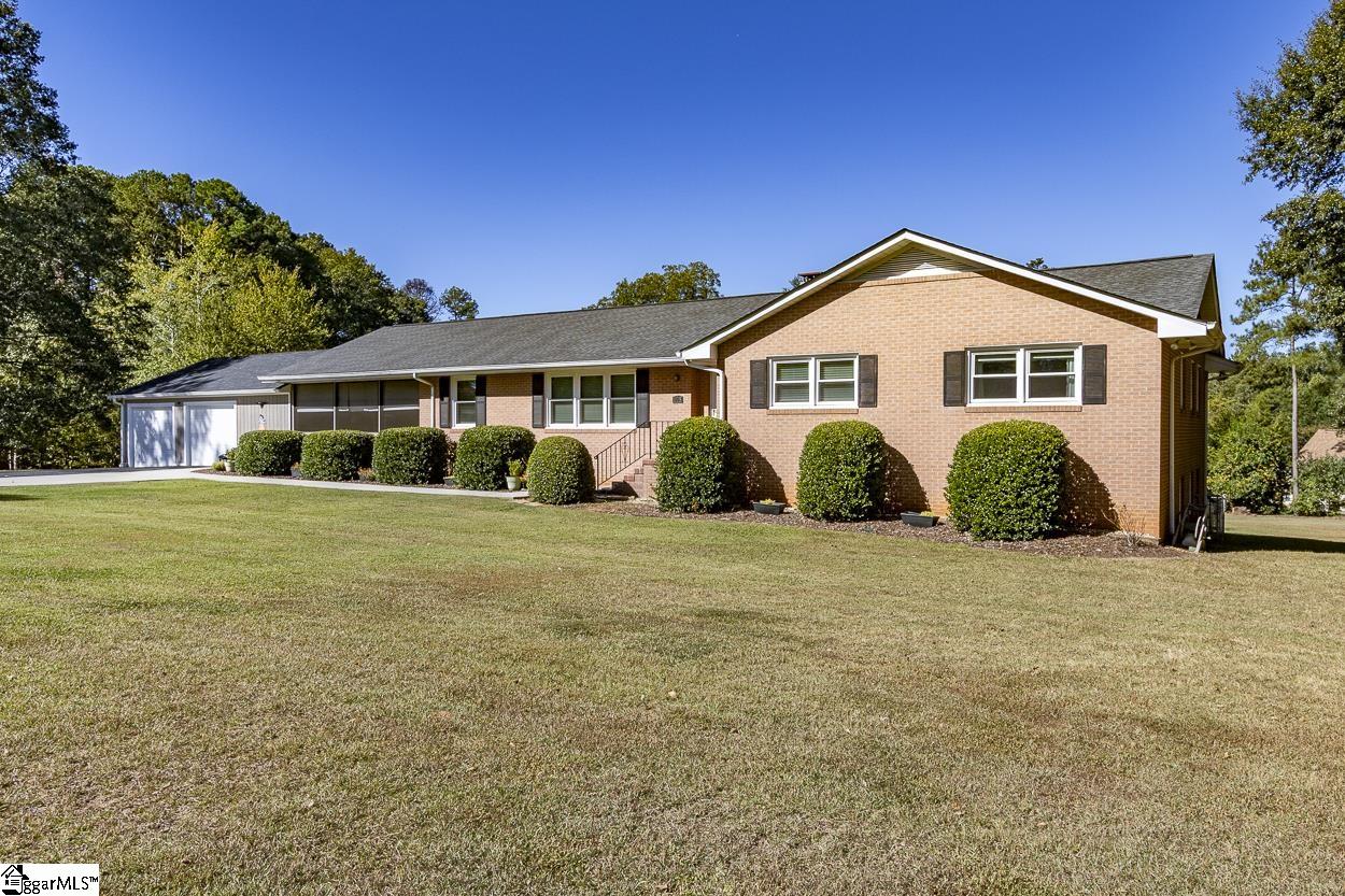 105 Hillandale Road Seneca, SC 29672 - Photo 2 of 50