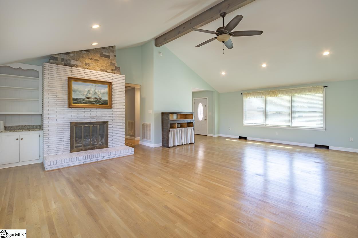 105 Hillandale Road Seneca, SC 29672 - Photo 4 of 50