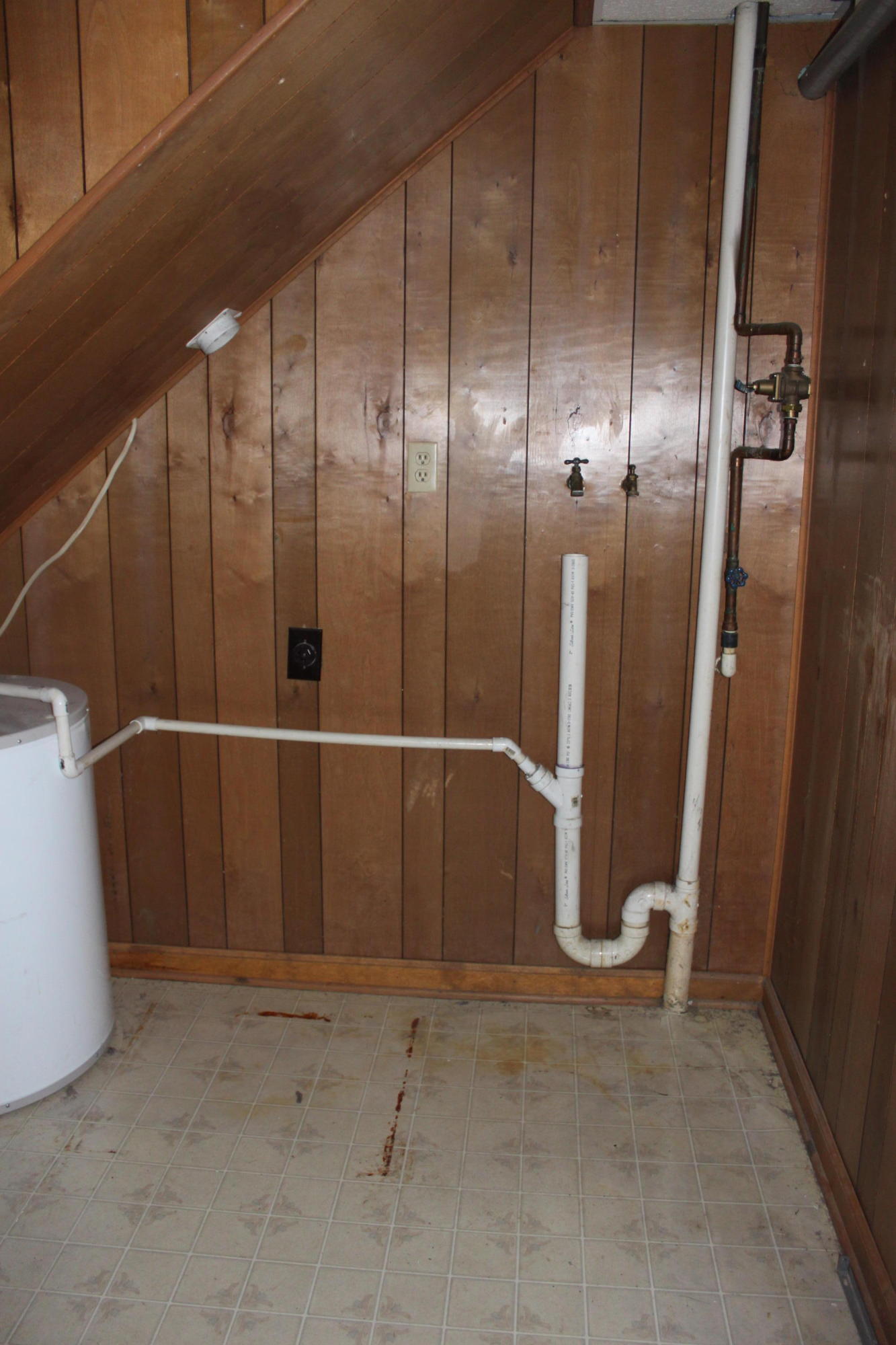 212 Disco Loop Road Friendsville, TN 37737 - Photo 23 of 40 Laundry Room/Water Heater