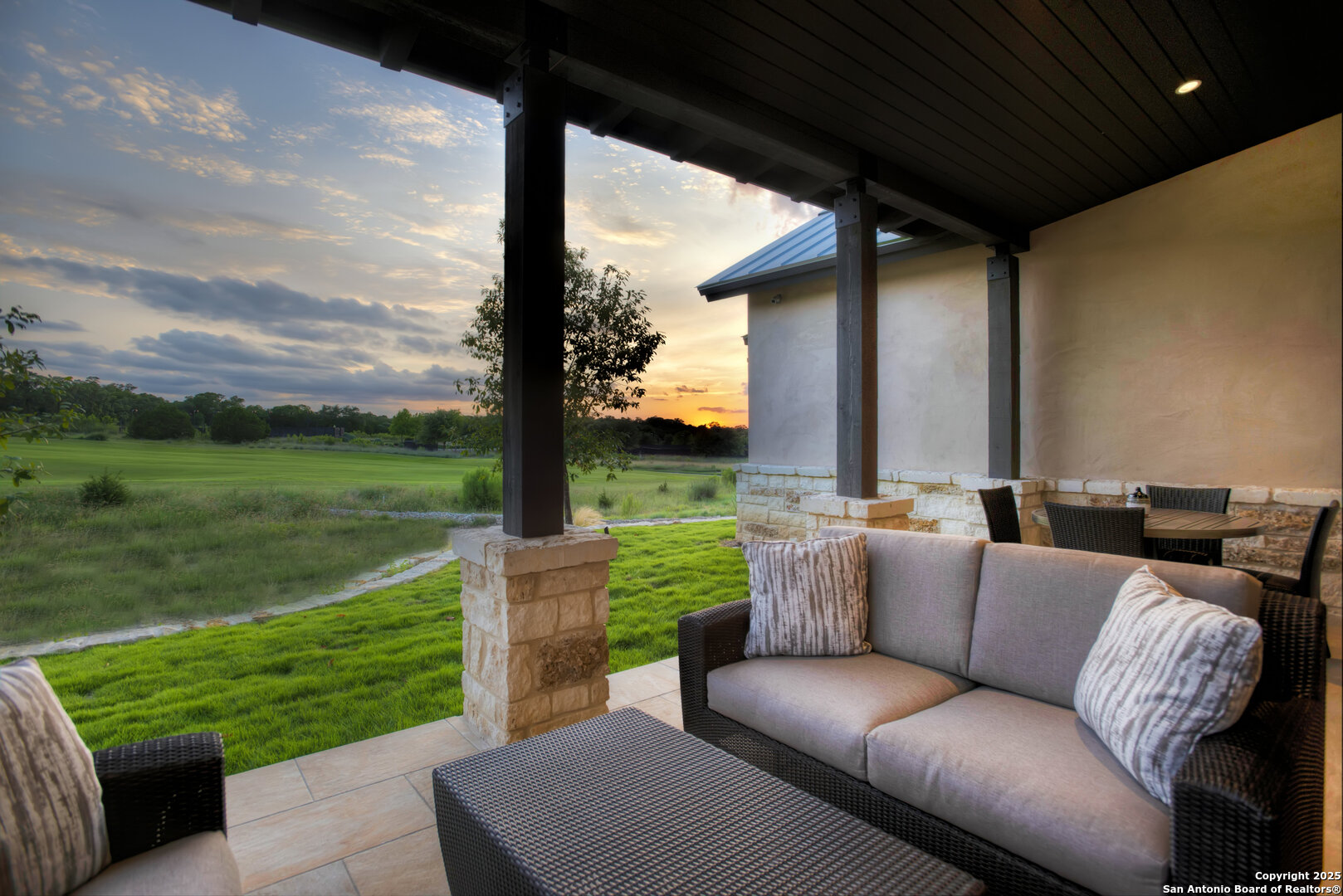 11 Wynstone Boerne, TX 78006 - Photo 26 of 34 a balcony with furniture and a garden