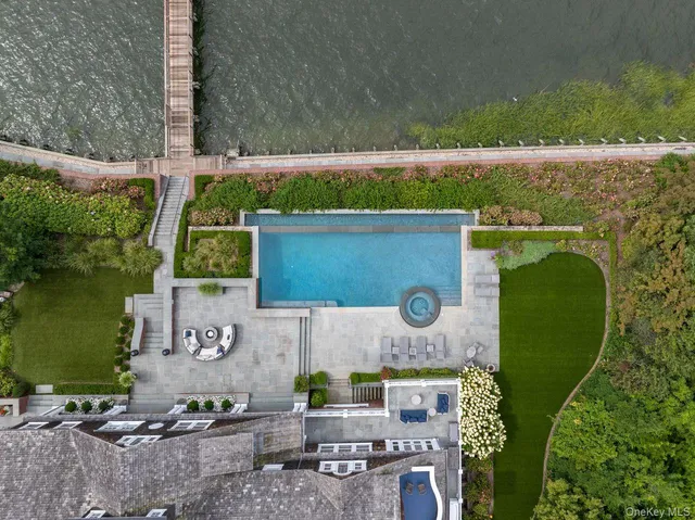 $12,950,000 | 75 Cove Neck Road, Cove Neck, NY 11771