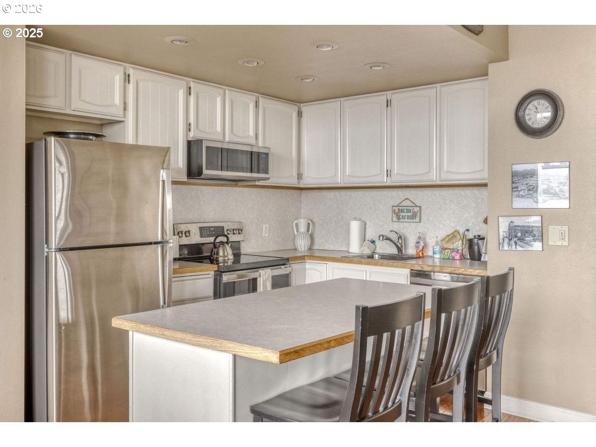 475 South Promenade, Unit 518 Seaside, OR 97138 - Photo 15 of 29 a kitchen with stainless steel appliances granite countertop a refrigerator a stove a sink and a refrigerator