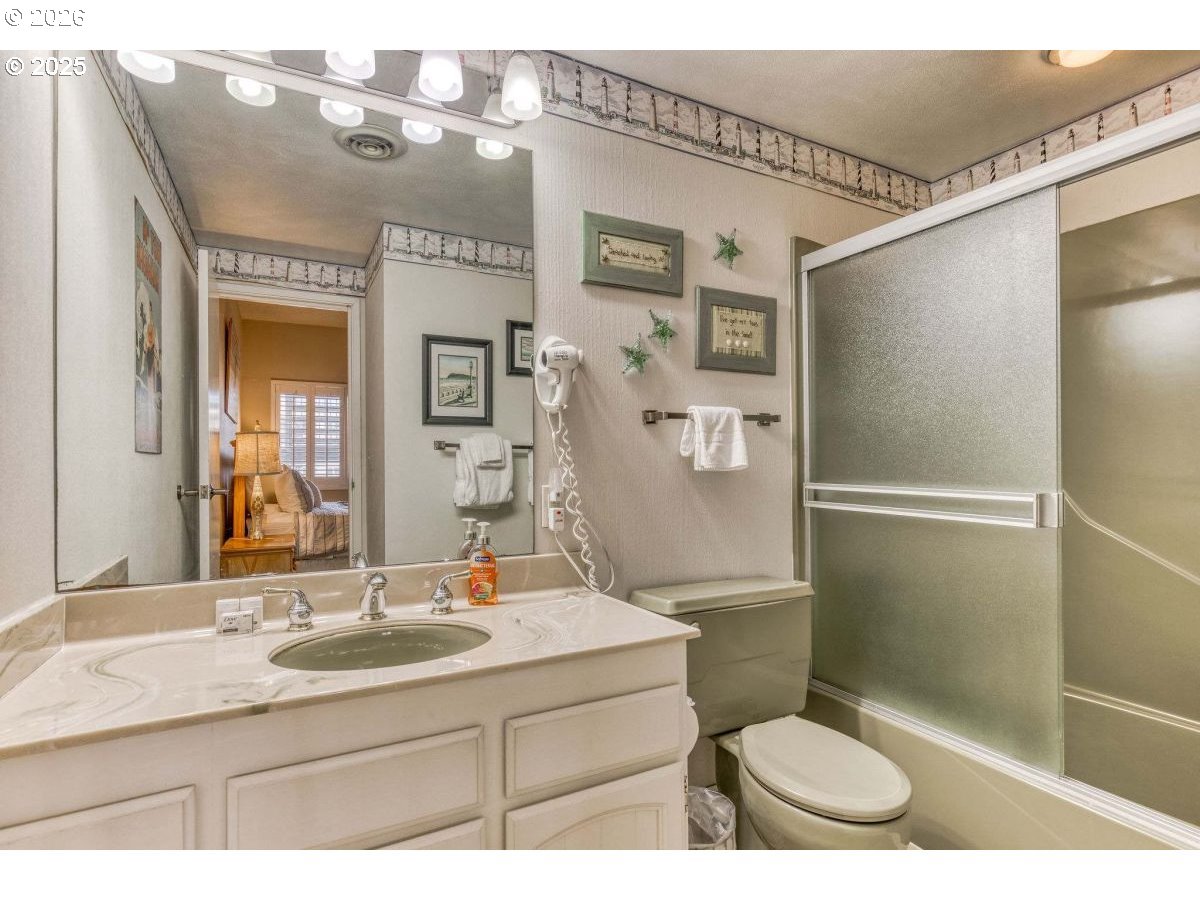 475 South Promenade, Unit 518 Seaside, OR 97138 - Photo 19 of 29 a bathroom with a sink a toilet and shower