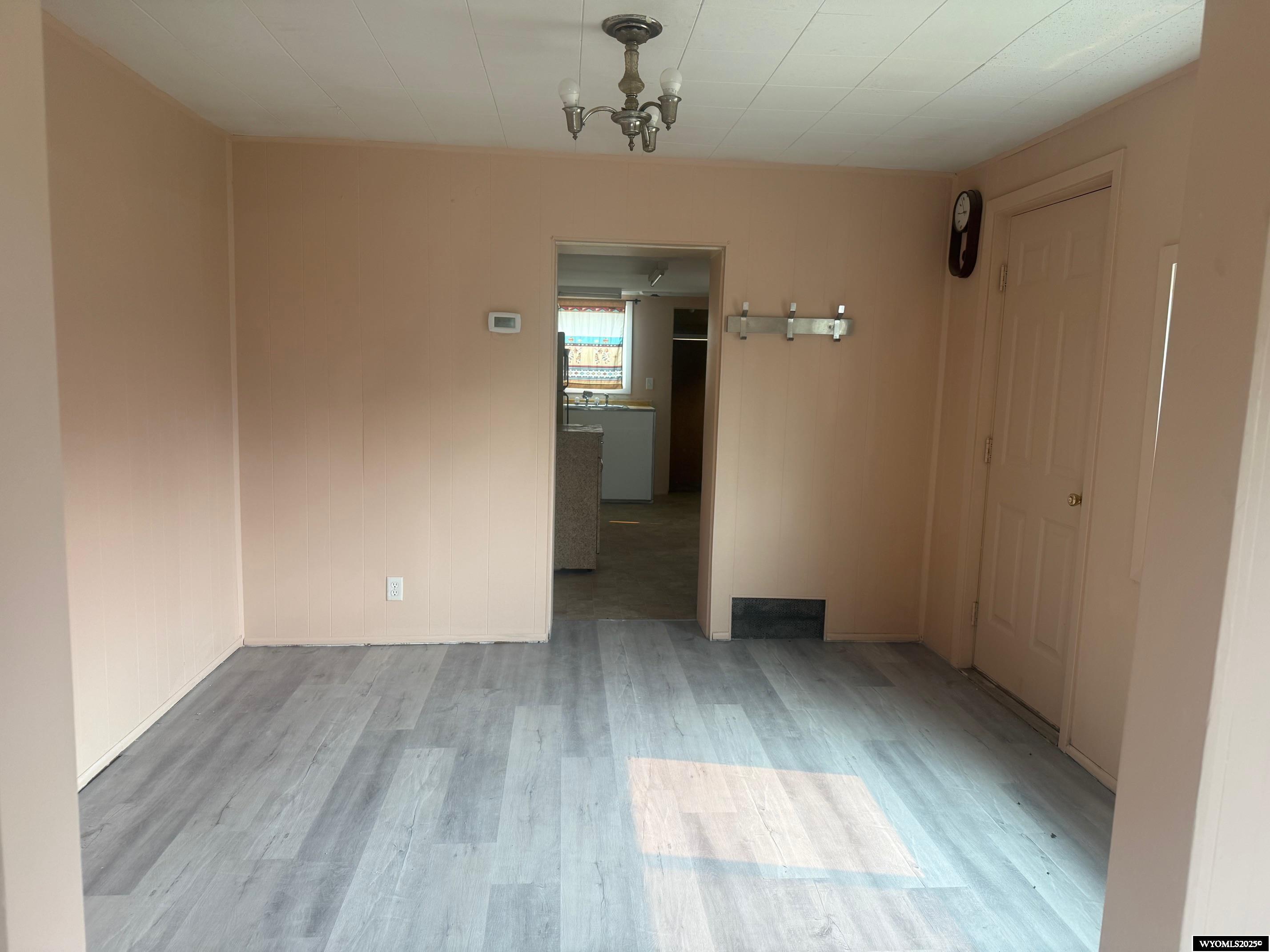 527 West Hugus Street Rawlins, WY 82301 - Photo 5 of 9