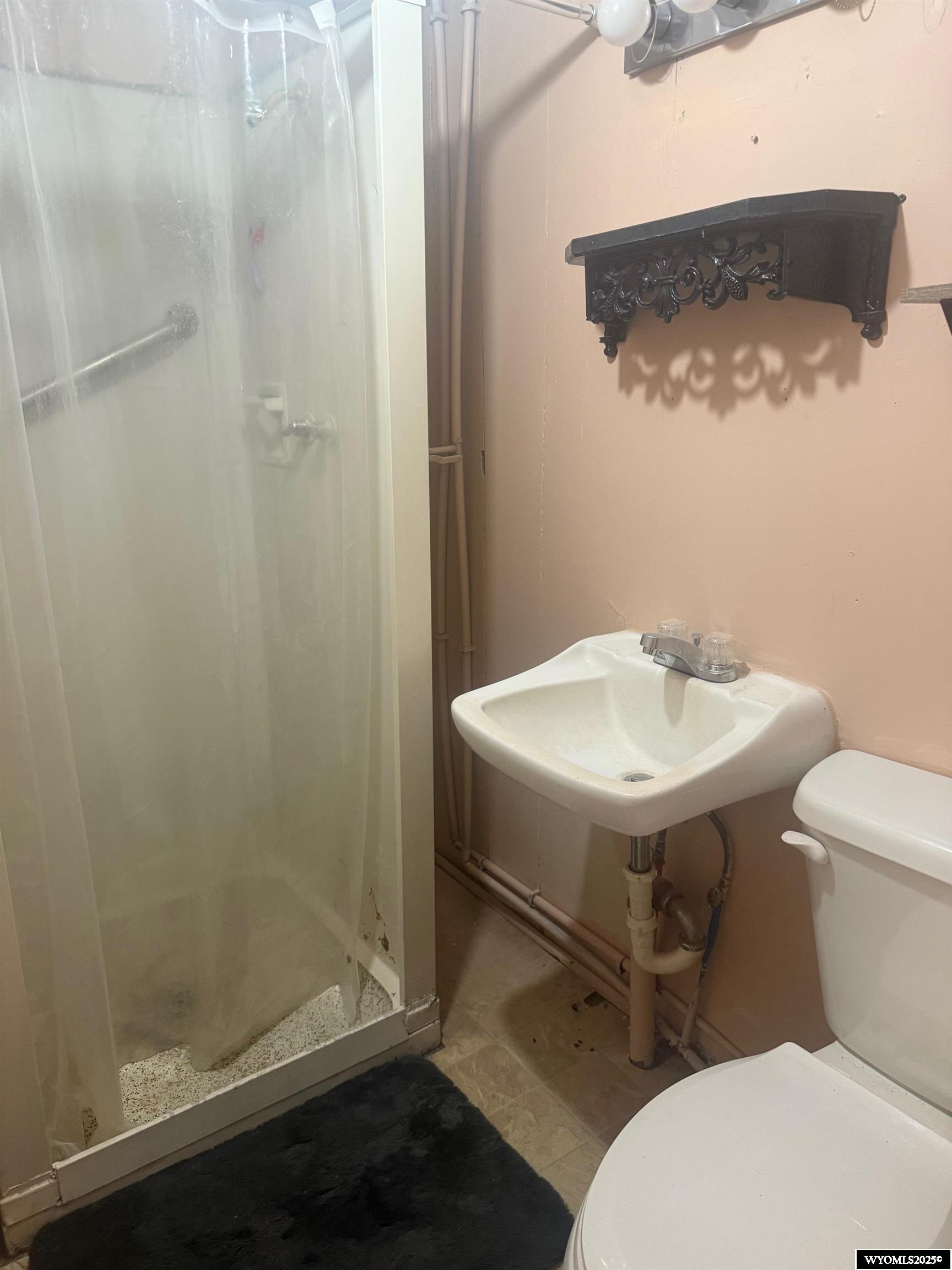 527 West Hugus Street Rawlins, WY 82301 - Photo 7 of 9