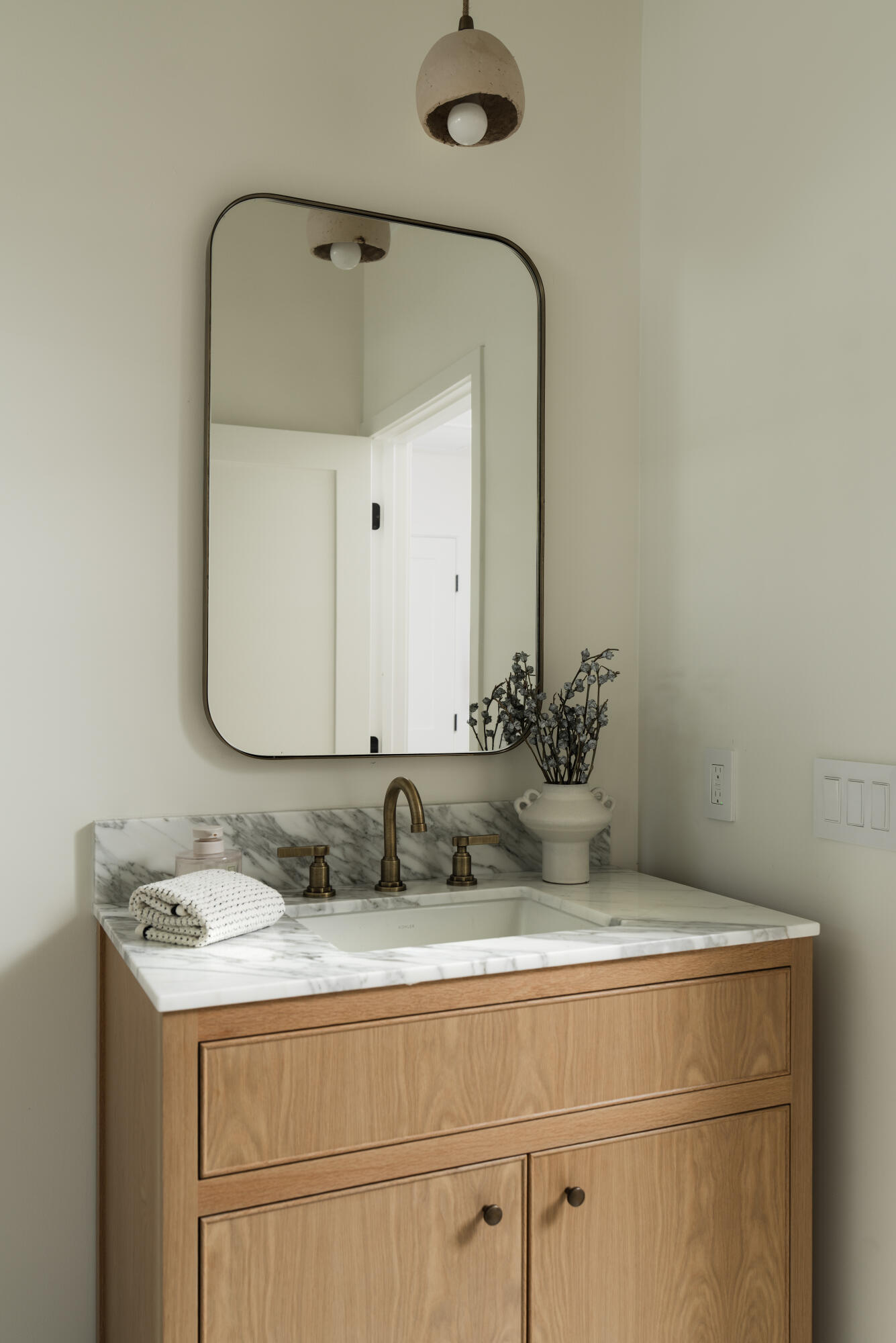 516 Alan Road Santa Barbara, CA 93109 - Photo 17 of 34 17. Bathroom3.1