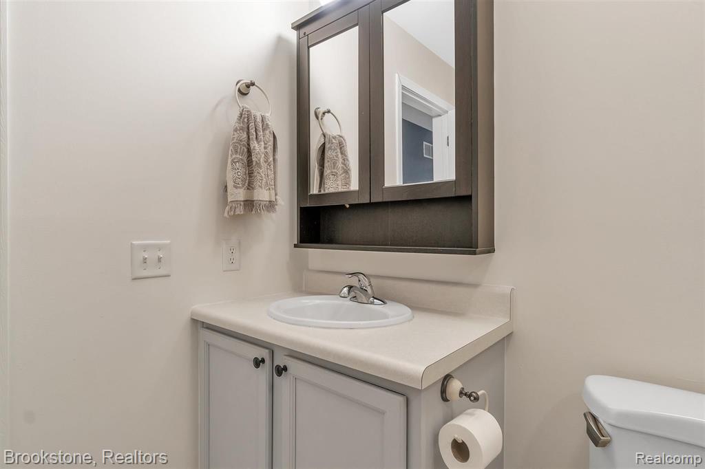 927 Frank Road Lake Orion, MI 48362 - Photo 20 of 44 Gallery Image 20