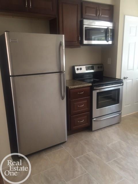 1830 Newcastle Road Grosse Pointe Woods, MI 48236 - Photo 10 of 27