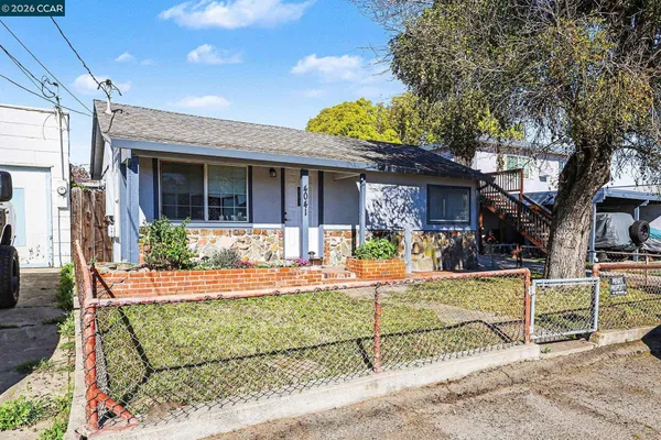 a view of a house with backyard and porch