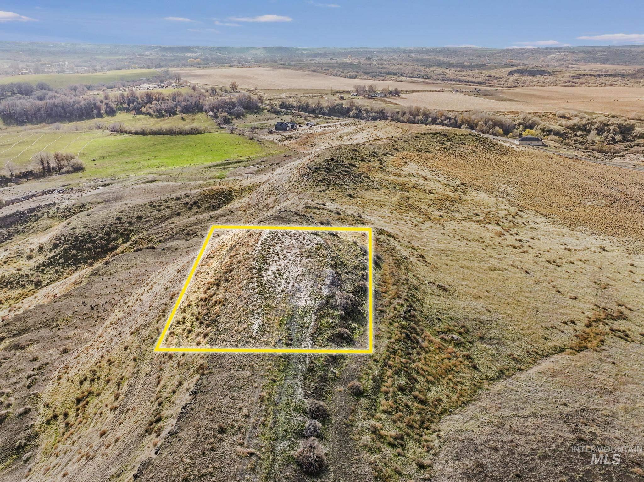4504 Snake River Mesa Road Buhl, ID 83316 - Photo 2 of 16