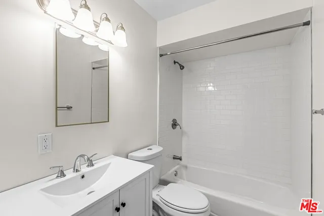 $2,595 | 2637 South Centinela Avenue, Unit 18, Santa Monica, CA 90405