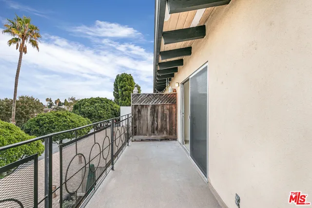 $2,595 | 2637 South Centinela Avenue, Unit 18, Santa Monica, CA 90405