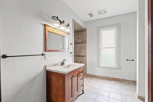 $203,000 | 10714 County Road 3300 East, Arrowsmith, IL 61722