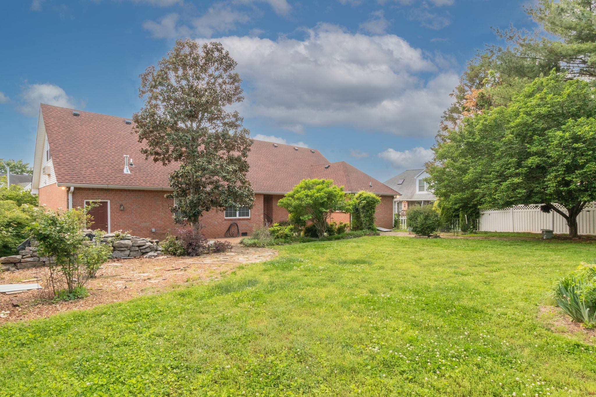 807 Judson Close Murfreesboro, TN 37130 - Photo 30 of 31 a backyard of a house with lots of green space