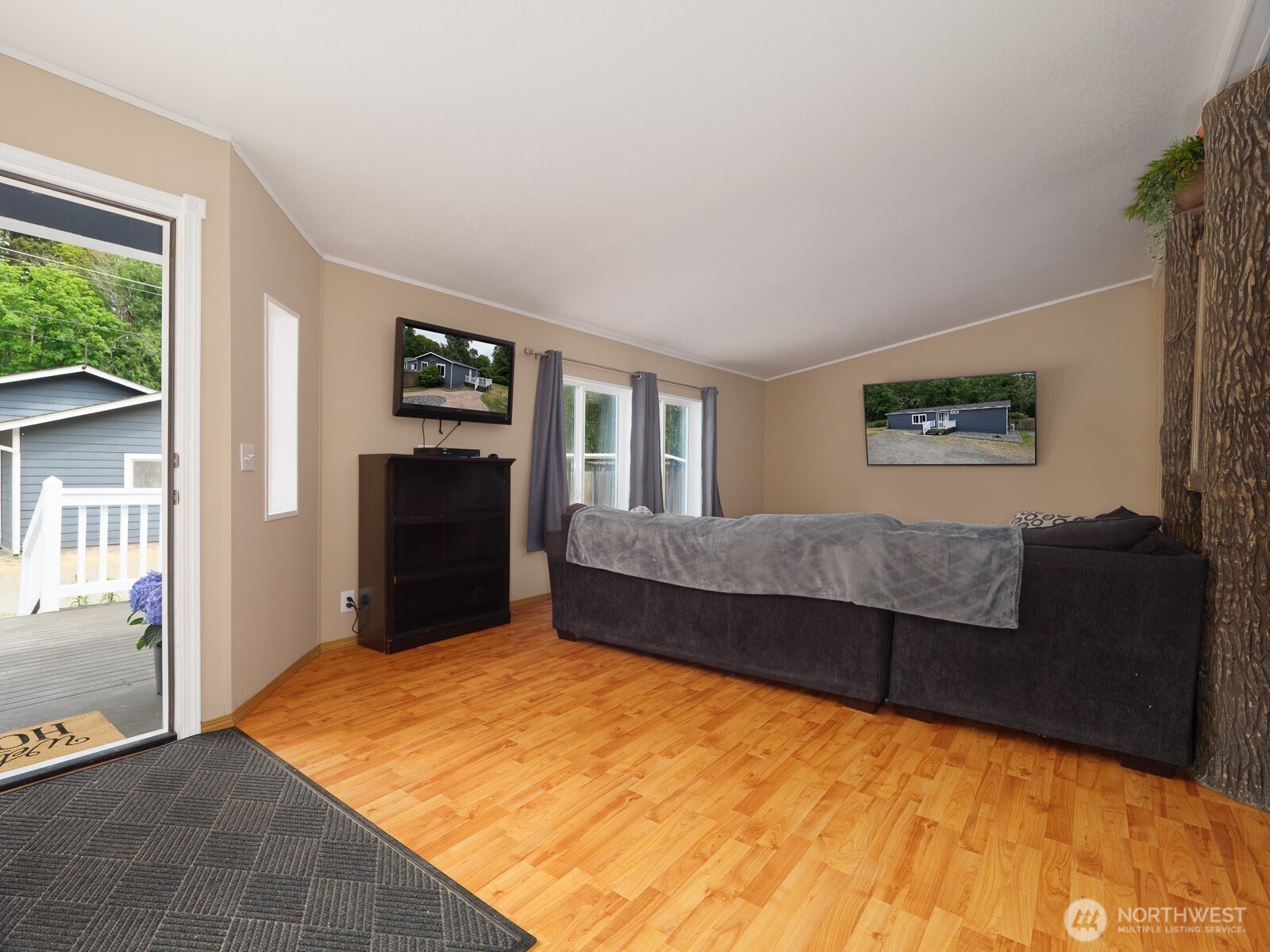 3360 Woodcock Road Sequim, WA 98382 - Photo 3 of 40