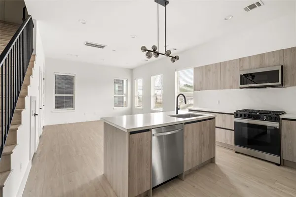 $2,850 | 107 Tolima Dove Street, Houston, TX 77022