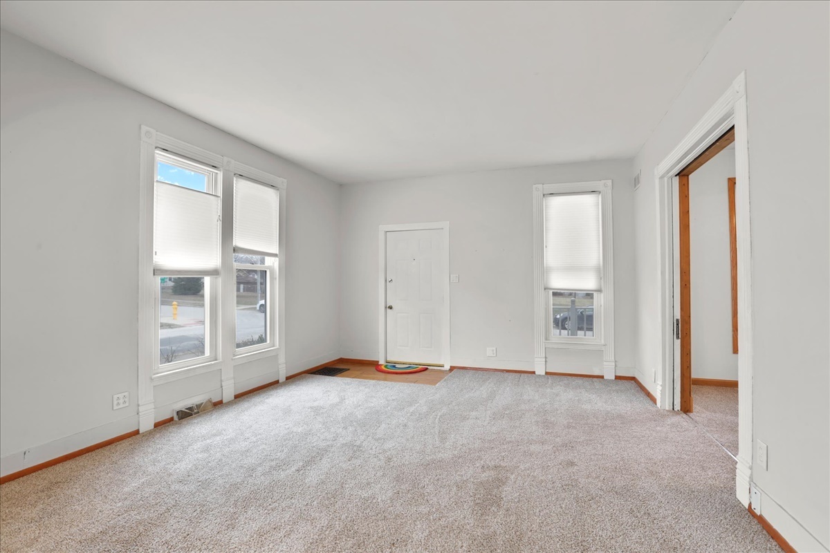 712 Bell Street Bloomington, IL 61701 - Photo 4 of 14 an empty room with windows