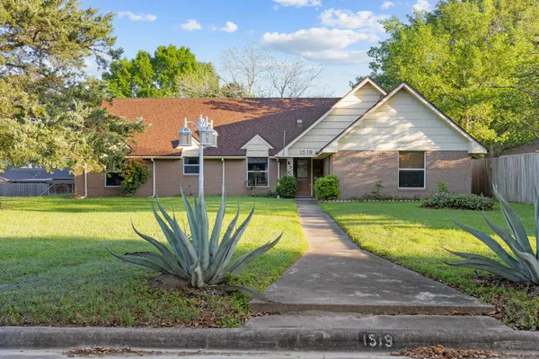 $1,800 | 1519 Everitt Street, Navasota, TX 77868
