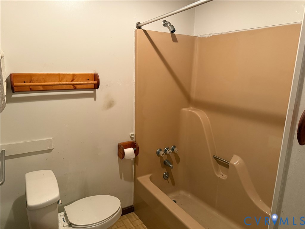 360 Clinton Road Cumberland, VA 23040 - Photo 26 of 33 Bathroom with shower / tub combination and toilet
