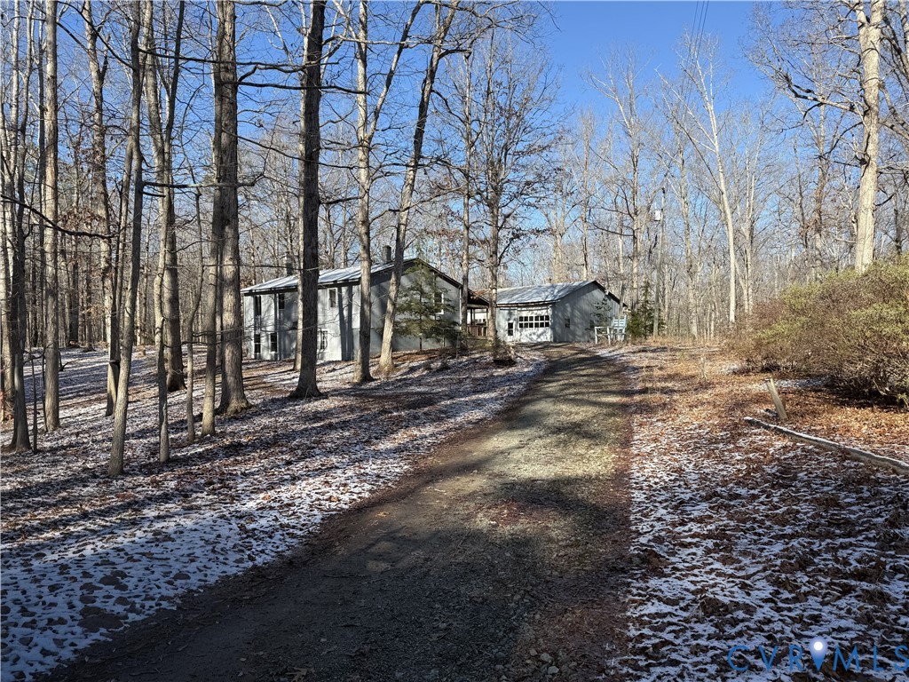 360 Clinton Road Cumberland, VA 23040 - Photo 3 of 33 View of front facade featuring driveway
