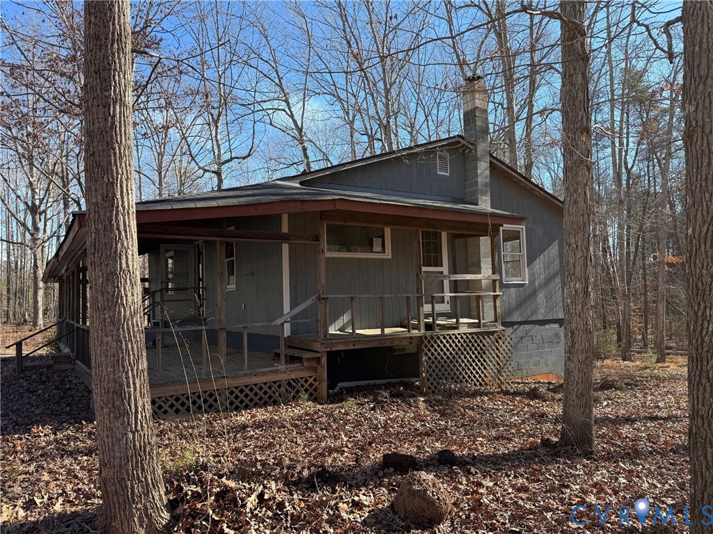 360 Clinton Road Cumberland, VA 23040 - Photo 4 of 33 View of front facade with a porch