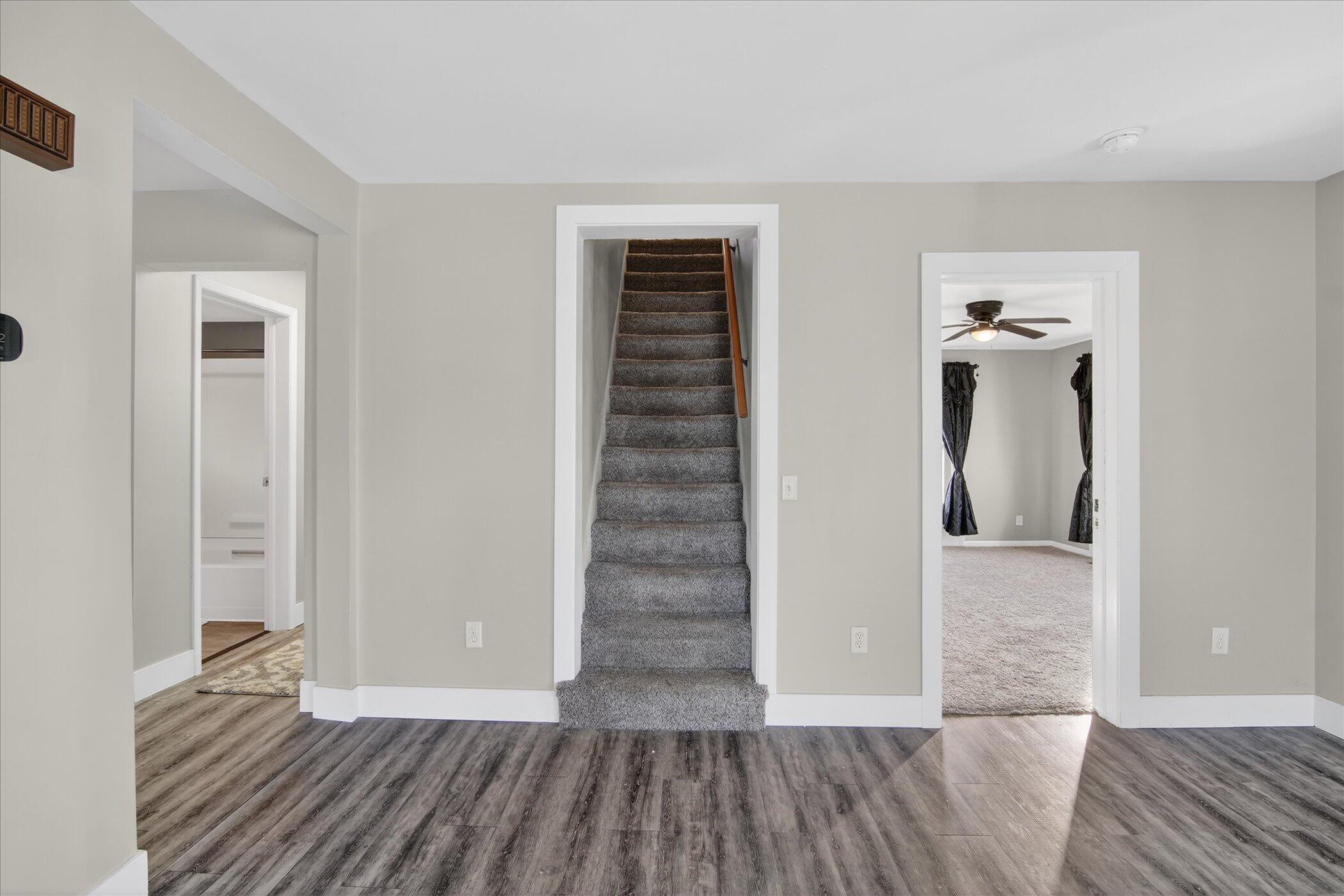 9758 Slee Road Onsted, MI 49265 - Photo 12 of 49 12-9758-Slee-Rd-Onsted-MI-49265-WindowSt