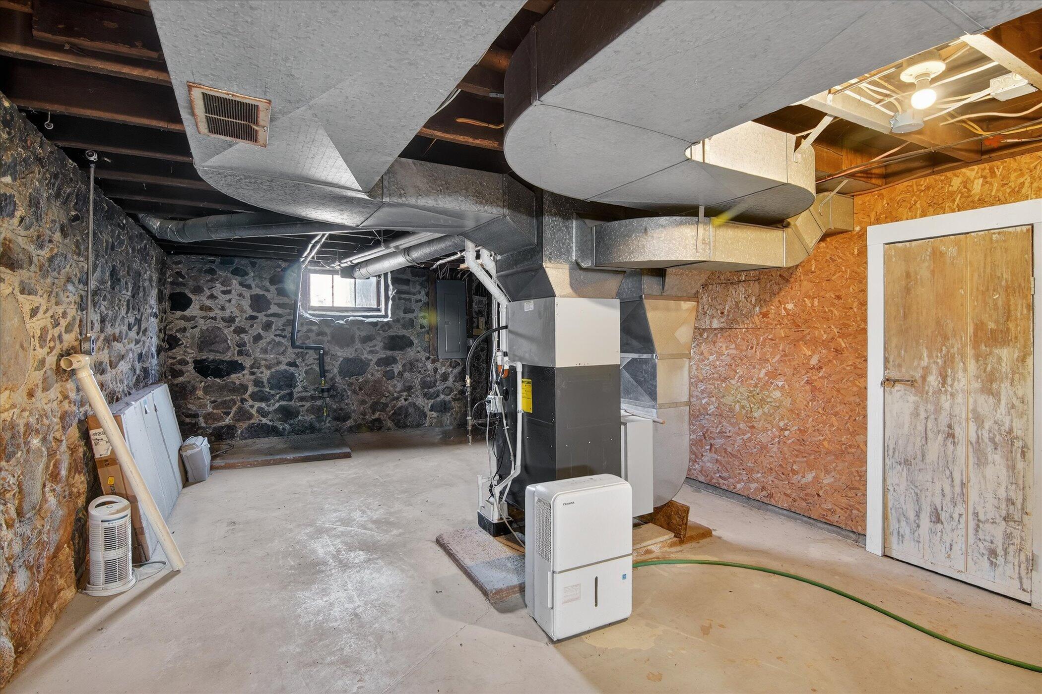 9758 Slee Road Onsted, MI 49265 - Photo 36 of 49 36-9758-Slee-Rd-Onsted-MI-49265-WindowSt