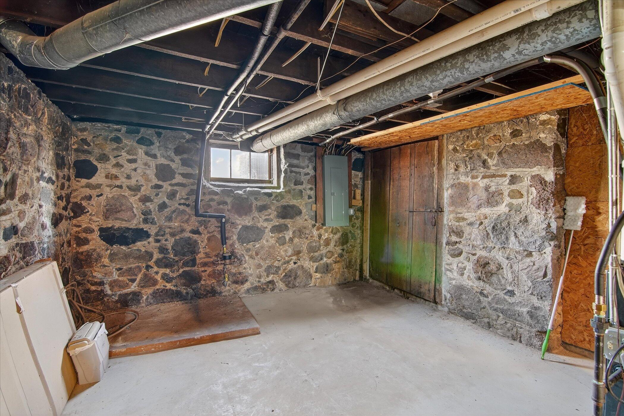 9758 Slee Road Onsted, MI 49265 - Photo 38 of 49 38-9758-Slee-Rd-Onsted-MI-49265-WindowSt