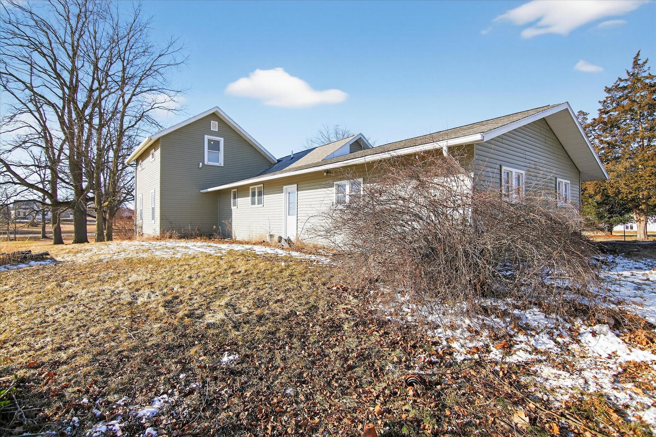 9758 Slee Road Onsted, MI 49265 - Photo 42 of 49 42-9758-Slee-Rd-Onsted-MI-49265-WindowSt