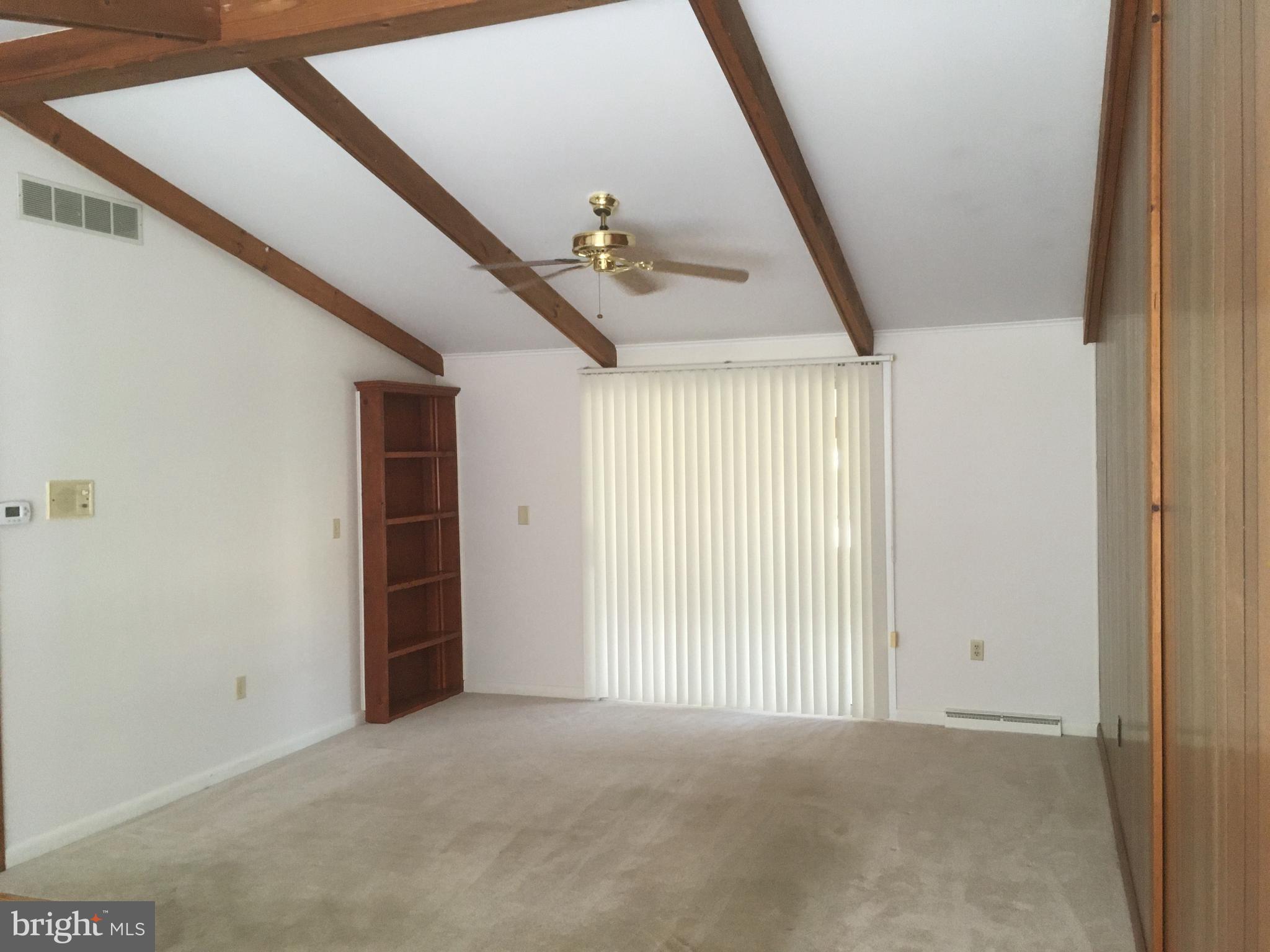 LR w/sliders to 4 Season Room
