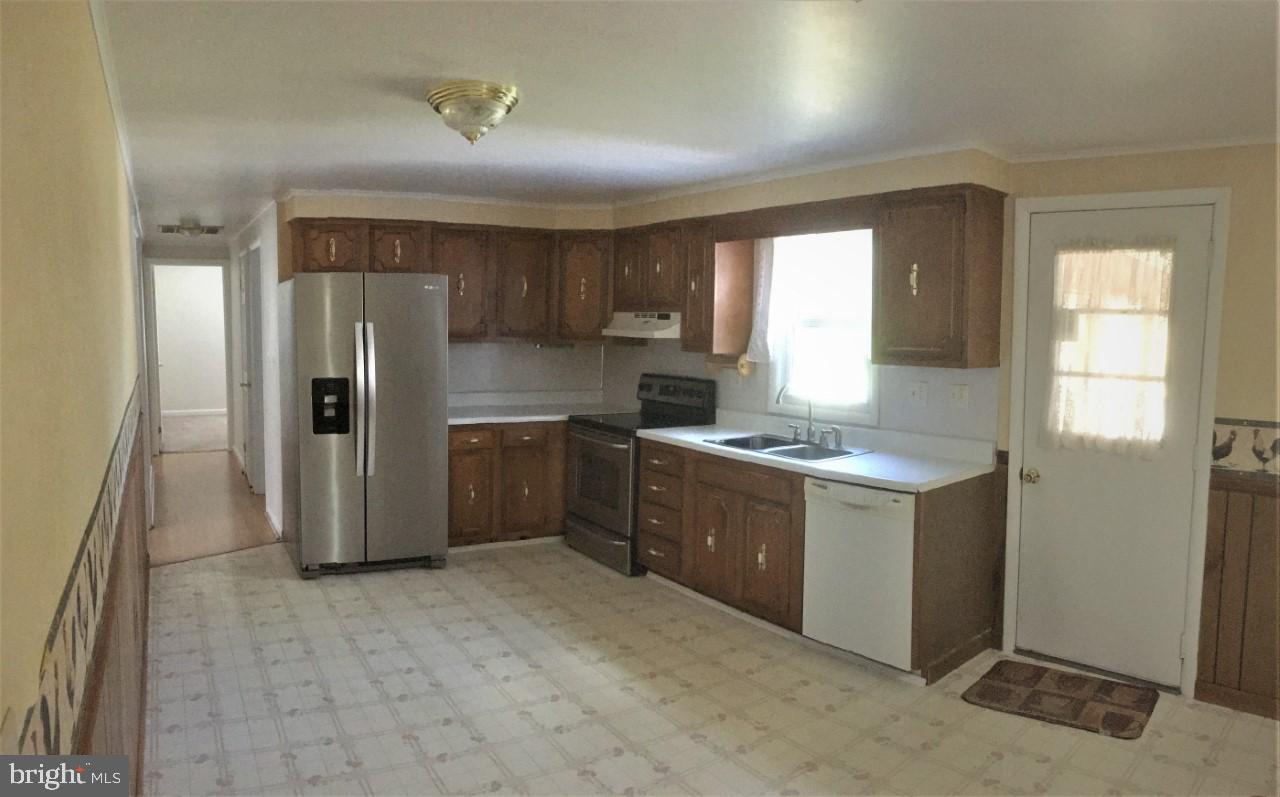 401 Hatchery Road Dover, DE 19901 - Photo 8 of 45 Large Country Kitchen