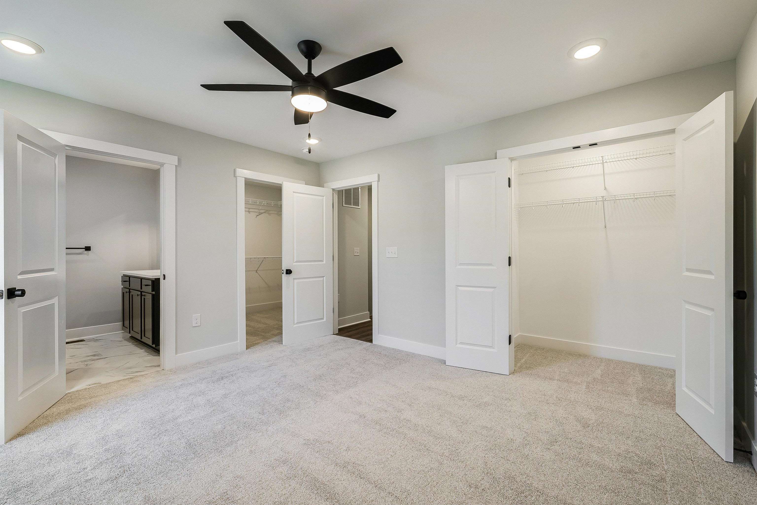 5 Barnyard Circle Bridgewater, VA 22812 - Photo 27 of 75 an empty room with closet and a ceiling fan