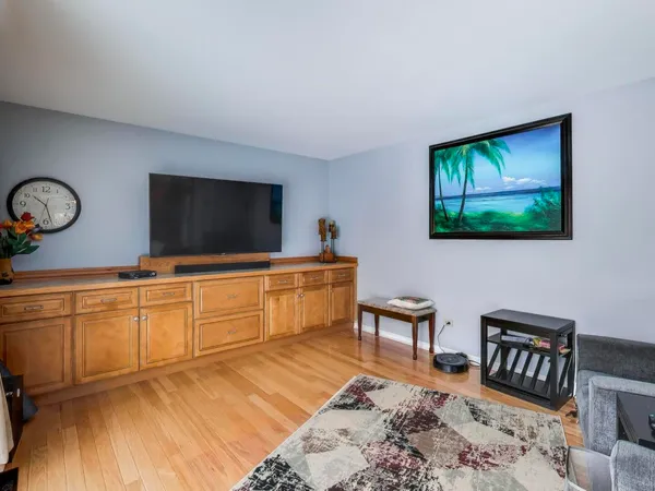 $399,000 | 210 Foxmoor Road, Fox River Grove, IL 60021