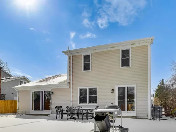 $399,000 | 210 Foxmoor Road, Fox River Grove, IL 60021