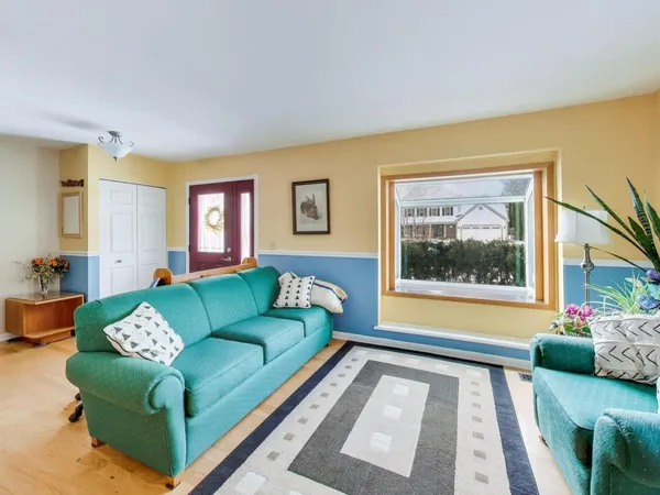 $399,000 | 210 Foxmoor Road, Fox River Grove, IL 60021