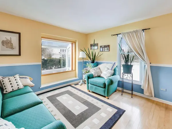 $399,000 | 210 Foxmoor Road, Fox River Grove, IL 60021