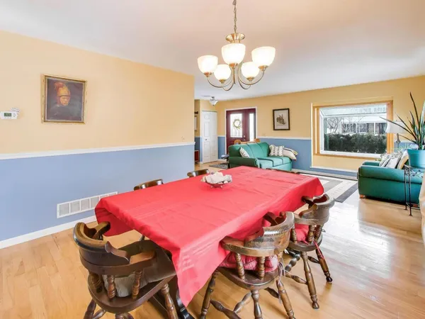 $399,000 | 210 Foxmoor Road, Fox River Grove, IL 60021