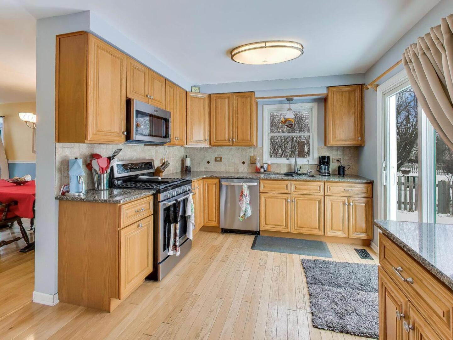 210 Foxmoor Road Fox River Grove, IL 60021 - Photo 9 of 38