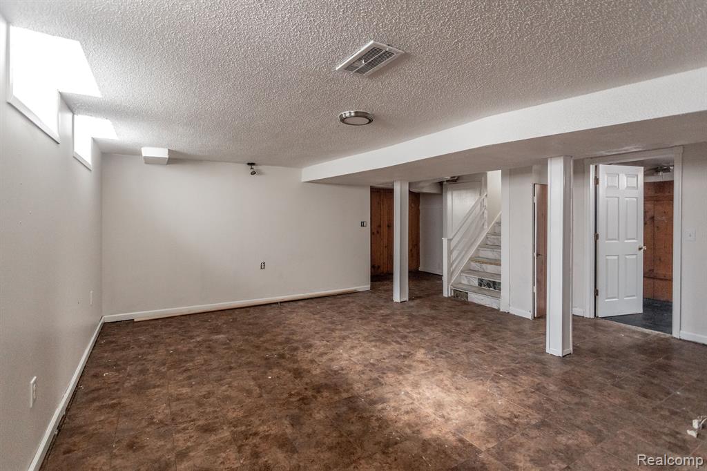 20400 Picadilly Road Detroit, MI 48221 - Photo 34 of 39