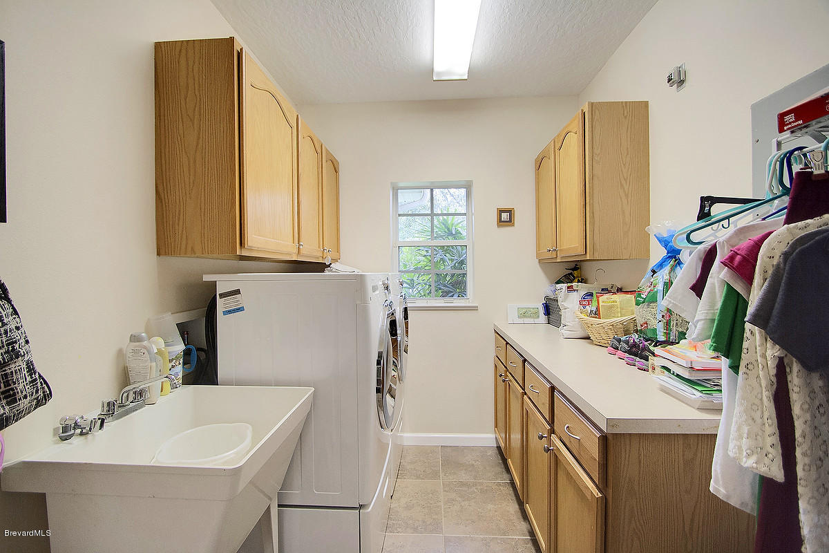 4443 Country Road Melbourne, FL 32934 - Photo 18 of 46 18laundry